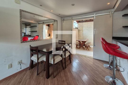 Sala de casa de condomínio à venda com 3 quartos, 111m² em Taboão, São Bernardo do Campo