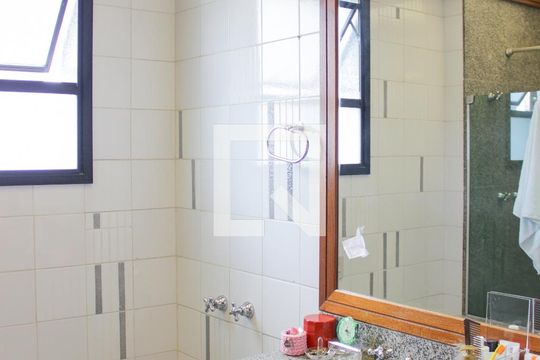 Banheiro da Suíte de apartamento à venda com 4 quartos, 271m² em Savassi, Belo Horizonte
