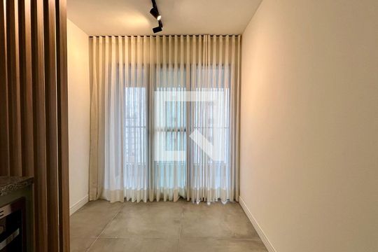 Sala de kitnet/studio para alugar com 1 quarto, 30m² em Pinheiros, São Paulo