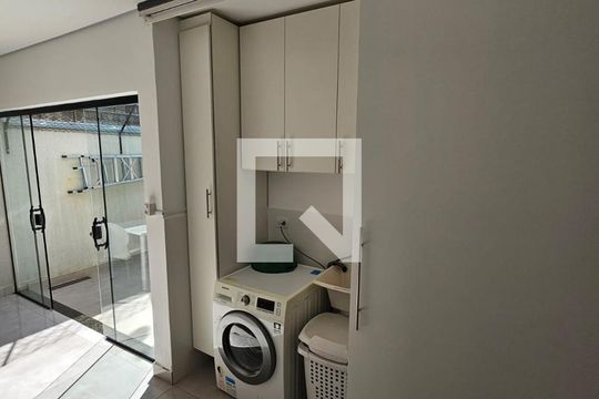 Lavanderia de casa de condomínio para alugar com 3 quartos, 118m² em Jardim Eucaliptos
, Sorocaba