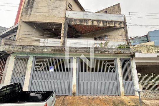 Fachada de casa à venda com 1 quarto, 189m² em Vila Curuçá, Santo André