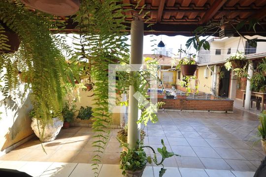 Visa da Sala de casa à venda com 3 quartos, 325m² em Vila Santa Terezinha (zona Norte), São Paulo