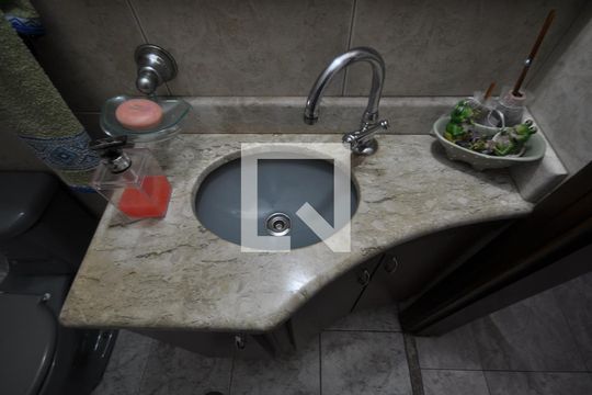 Lavabo de casa à venda com 3 quartos, 325m² em Vila Santa Terezinha (zona Norte), São Paulo