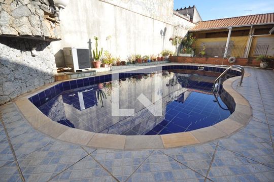 Piscina de casa à venda com 3 quartos, 325m² em Vila Santa Terezinha (zona Norte), São Paulo