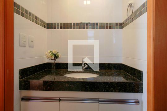Banheiro das Semi Suítes de apartamento à venda com 4 quartos, 165m² em Buritis, Belo Horizonte