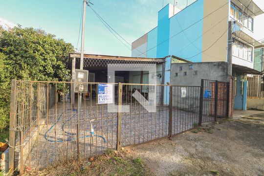 Fachada e placa de casa à venda com 4 quartos, 65m² em Rubem Berta, Porto Alegre