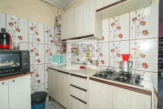 Cozinha de casa à venda com 4 quartos, 65m² em Rubem Berta, Porto Alegre