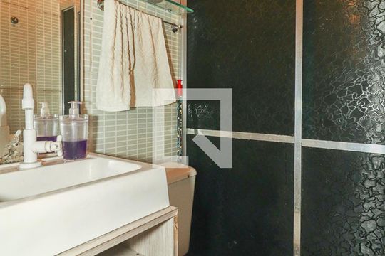 Banheiro de casa à venda com 4 quartos, 65m² em Rubem Berta, Porto Alegre
