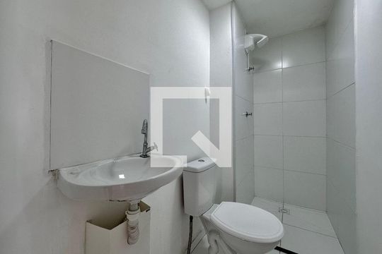 Banheiro de apartamento para alugar com 2 quartos, 30m² em Vila das Belezas, São Paulo