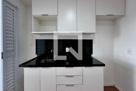 Sala/Cozinha de apartamento para alugar com 2 quartos, 30m² em Vila das Belezas, São Paulo