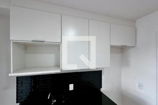 Sala/Cozinha de apartamento para alugar com 2 quartos, 30m² em Vila das Belezas, São Paulo