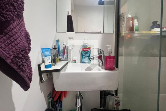 Banheiro de kitnet/studio à venda com 1 quarto, 19m² em Pinheiros, São Paulo