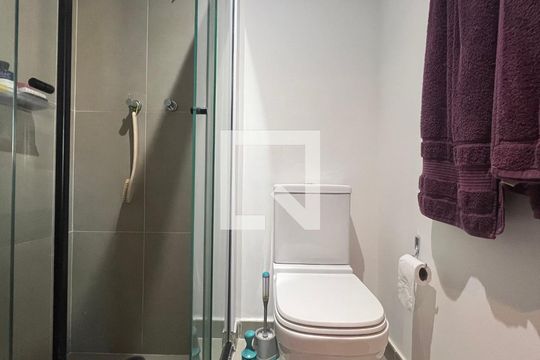 Banheiro de kitnet/studio à venda com 1 quarto, 19m² em Pinheiros, São Paulo