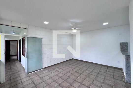 Sala de casa de condomínio à venda com 2 quartos, 90m² em Vargem Grande, Rio de Janeiro