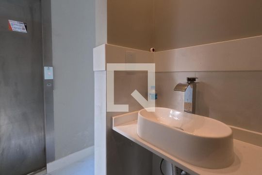 Lavabo de casa para alugar com 4 quartos, 240m² em Campo Grande, Santos