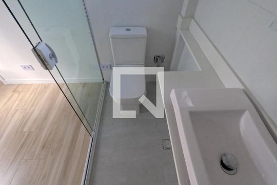 Banheiro da Suíte 1 de casa para alugar com 4 quartos, 240m² em Campo Grande, Santos
