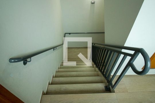 Escada de apartamento à venda com 2 quartos, 38m² em Vila Celeste, São Paulo