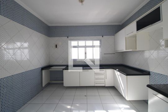 Cozinha de casa para alugar com 4 quartos, 176m² em Cidade Dutra, São Paulo