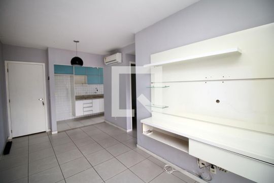 Sala de apartamento à venda com 2 quartos, 60m² em Vila da Penha, Rio de Janeiro
