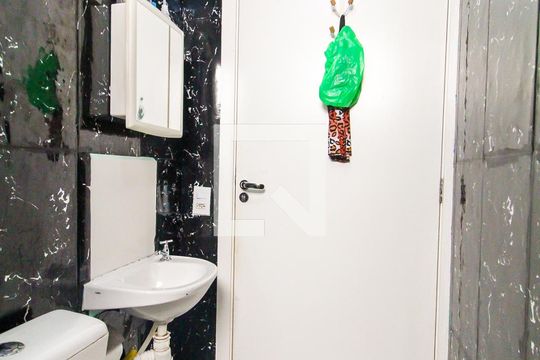 Banheiro de apartamento à venda com 2 quartos, 42m² em Colônia (zona Leste), São Paulo