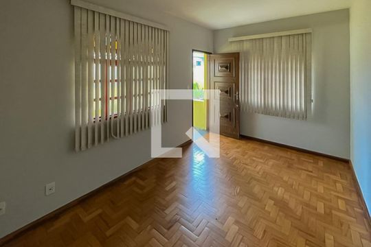 Casa à venda com 3 quartos, 420m² em Padre Eustáquio, Belo Horizonte