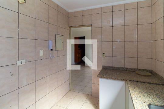 Cozinha de apartamento para alugar com 2 quartos, 58m² em Cidade Continental, São Paulo