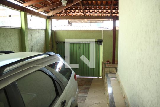 Área Externa de casa à venda com 3 quartos, 130m² em Conjunto Agua Branca, Contagem