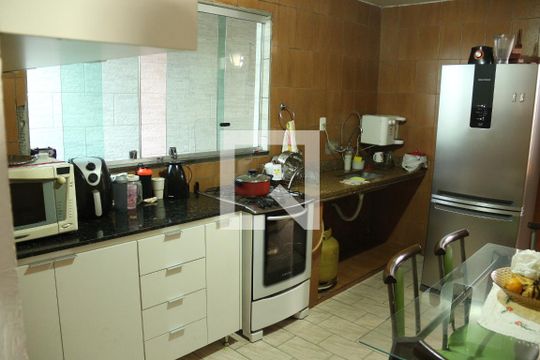 Cozinha de casa à venda com 3 quartos, 130m² em Conjunto Agua Branca, Contagem