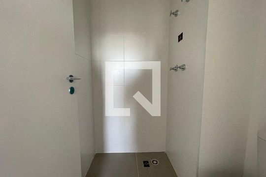Banheiro de kitnet/studio à venda com 1 quarto, 28m² em Butantã, São Paulo