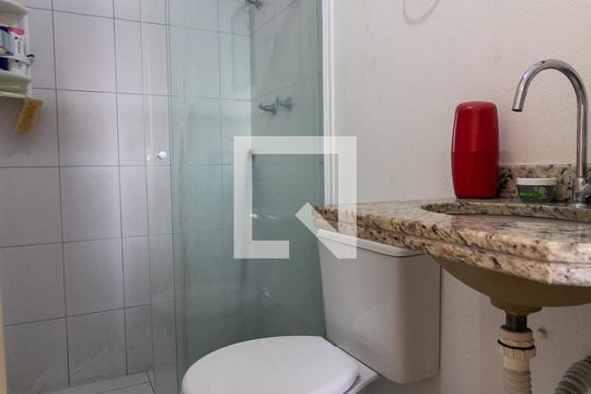 Banheiro Suíte 1 de casa de condomínio à venda com 2 quartos, 73m² em Vila Romano, São Paulo