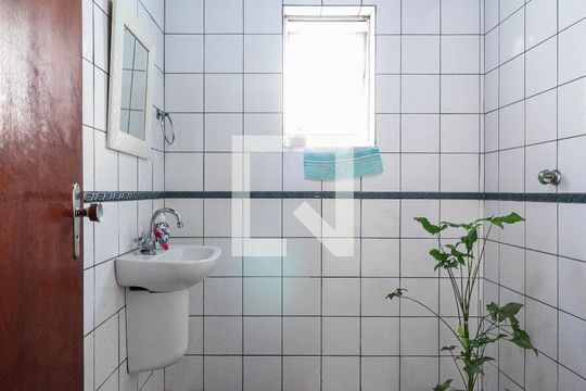 Banheiro/Suíte 1 de casa para alugar com 4 quartos, 310m² em Vila Sônia, São Paulo