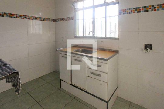 Cozinha de apartamento para alugar com 1 quarto, 28m² em Jardim Sapopemba, São Paulo
