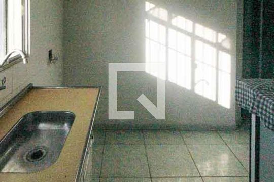 Cozinha de apartamento para alugar com 1 quarto, 28m² em Jardim Sapopemba, São Paulo