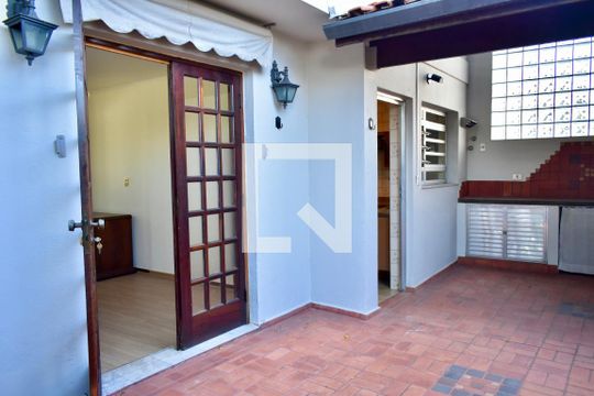 Quintal de casa à venda com 4 quartos, 223m² em Planalto Paulista, São Paulo