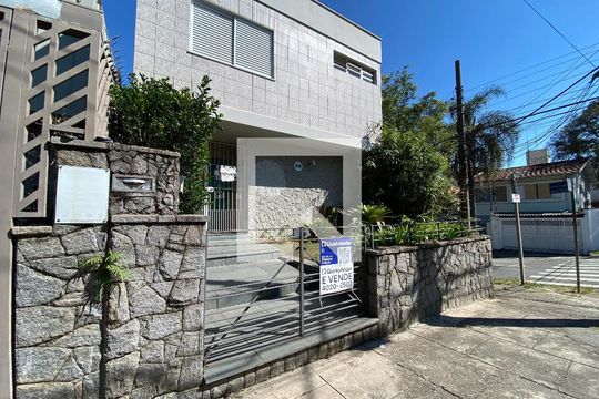Fachada de casa à venda com 4 quartos, 223m² em Planalto Paulista, São Paulo