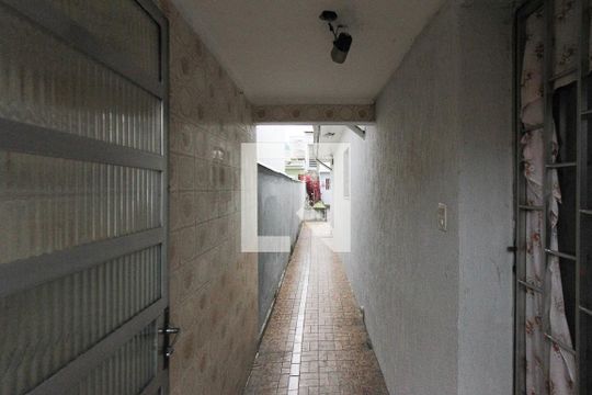 Corredor Lateral de casa para alugar com 1 quarto, 50m² em Jardim Vila Formosa, São Paulo