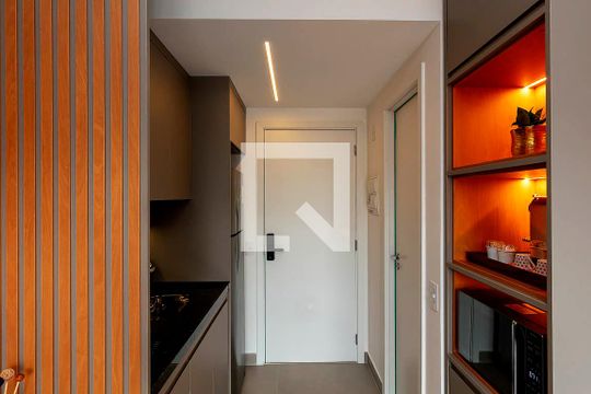 Cozinha de kitnet/studio para alugar com 1 quarto, 28m² em República, São Paulo