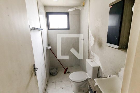 Banheiro de apartamento à venda com 2 quartos, 75m² em Chácara Agrindus, Taboão da Serra