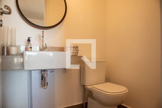 Lavabo de apartamento para alugar com 3 quartos, 141m² em Mirandópolis, São Paulo