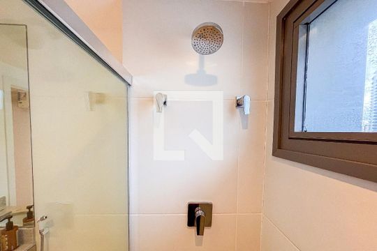 Banheiro da Suíte de kitnet/studio à venda com 1 quarto, 39m² em Pinheiros, São Paulo