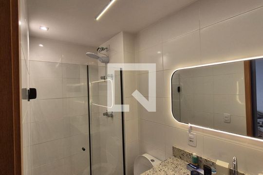 Banheiro de apartamento à venda com 2 quartos, 55m² em Camaquã, Porto Alegre