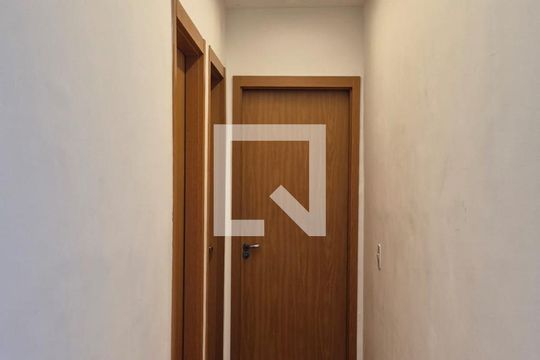 Corredor de apartamento à venda com 2 quartos, 55m² em Camaquã, Porto Alegre