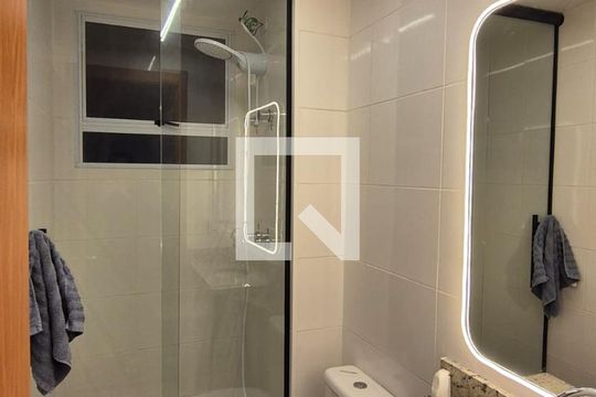 Banheiro de apartamento à venda com 2 quartos, 55m² em Camaquã, Porto Alegre
