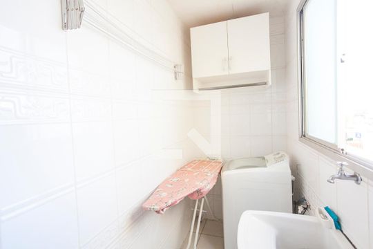 Área de Serviço de apartamento para alugar com 2 quartos, 65m² em Umuarama, Uberlândia
