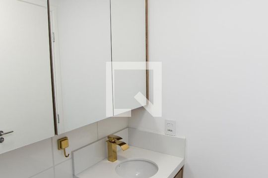 Banheiro de apartamento para alugar com 2 quartos, 34m² em Parque Vitoria, São Paulo
