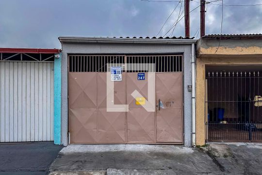 Fachada de casa à venda com 1 quarto, 175m² em Vila Guarani, Santo André