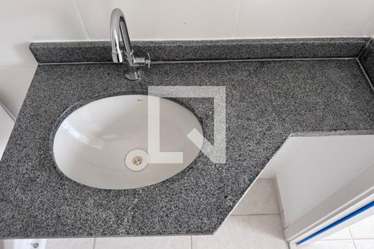 Banheiro Social de apartamento à venda com 3 quartos, 60m² em Barra Olímpica, Rio de Janeiro