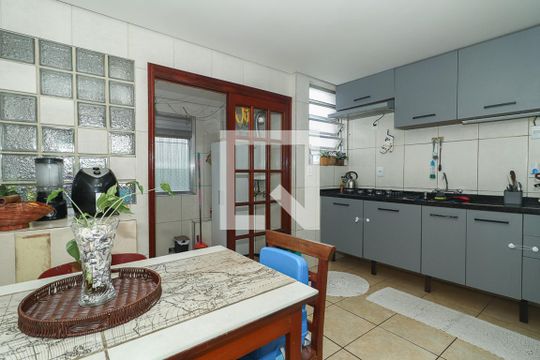 Cozinha de apartamento à venda com 3 quartos, 107m² em Jardim Lindóia, Porto Alegre