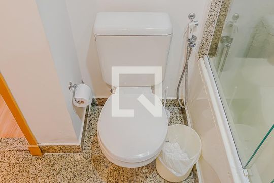 Banheiro de kitnet/studio para alugar com 1 quarto, 29m² em Jardim Paulista, São Paulo