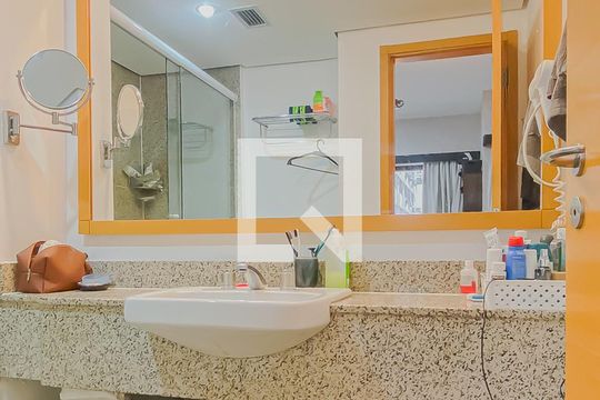 Banheiro de kitnet/studio para alugar com 1 quarto, 29m² em Jardim Paulista, São Paulo